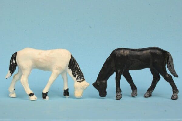**SALE** Speedwell Farmyard Feeding Horses BLACK & WHITE Plastic