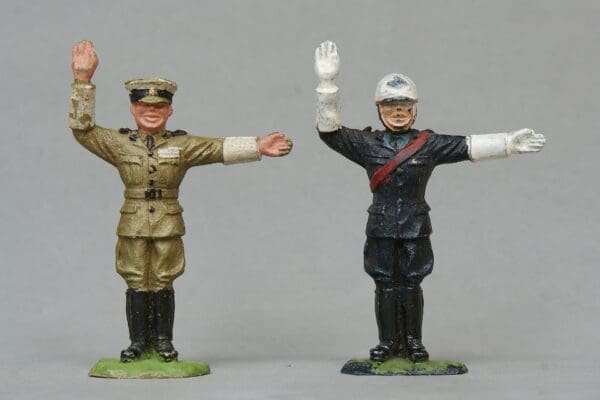 Kentoys AA & RAC Patrolmen on Traffic Duty