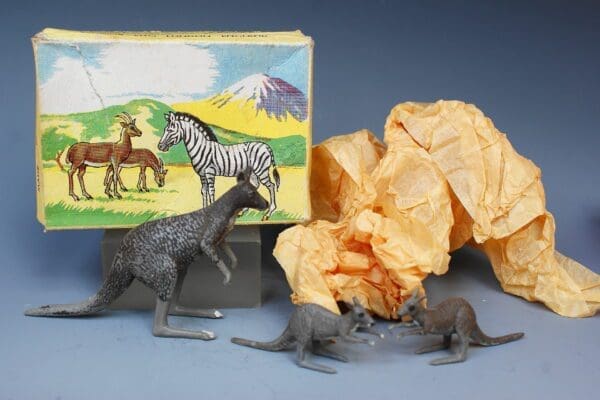 NEW! Britains Zoo Adult & Baby Kangaroos Picture Pack - Image 3