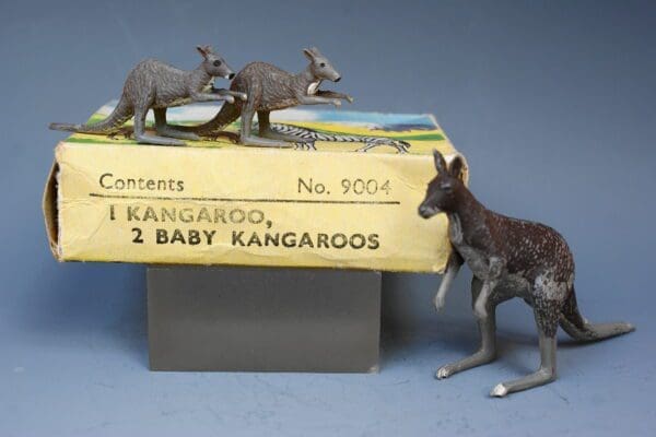 NEW! Britains Zoo Adult & Baby Kangaroos Picture Pack - Image 4