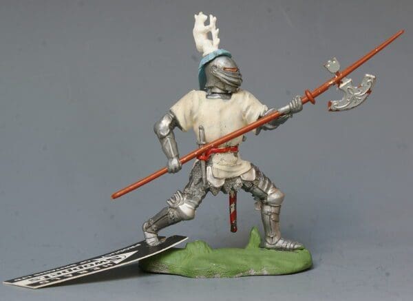 Swoppet C15th Knight with Pole-axe (White Tunic)