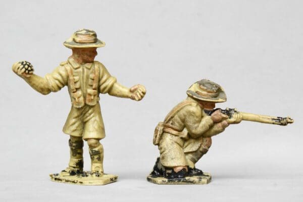 SOLD Lone Star Desert Troops Crouching & Throwing Grenade