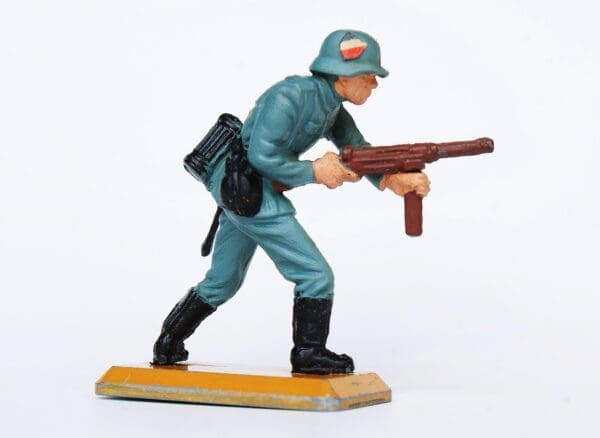 SOLD Deetail German Infantryman - Early BROWN Base