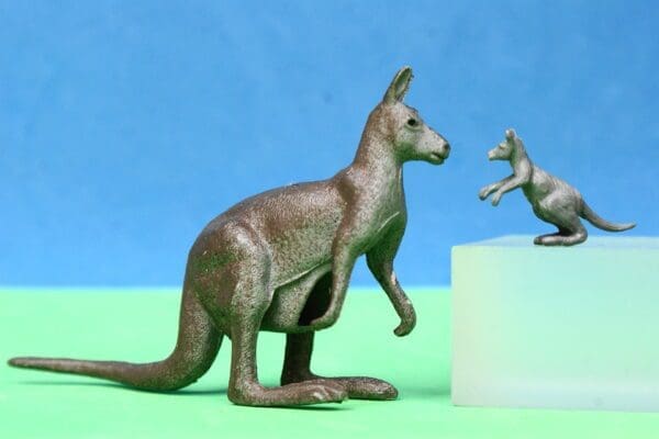 Britains Zoo Series Kangaroo with Joey in Pouch - Image 2