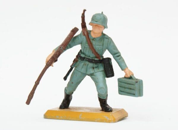 SOLD Deetail German Infantryman - Early BROWN Base