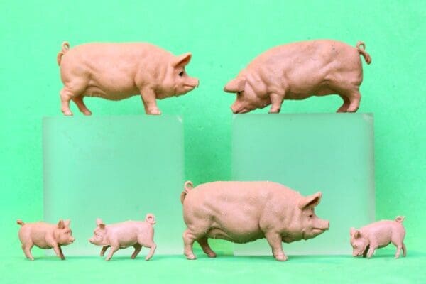 SOLD OUT Britains Pigs & Piglets - Late Issue ENGLAND Mark