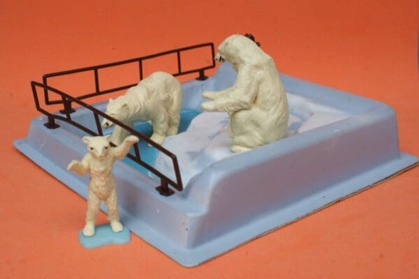 SOLD Britains Zoo Series - Arctic Pool & Polar Bear Family
