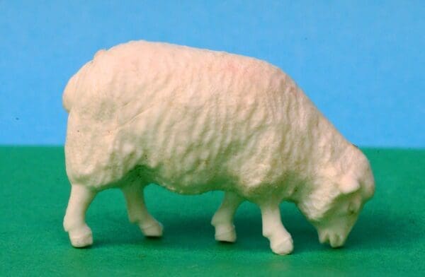 SOLD Britains Lead Mould WHITE Sheep Feeding