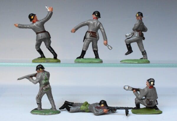 SOLD Trojan German Soldiers Complete Set - Image 3