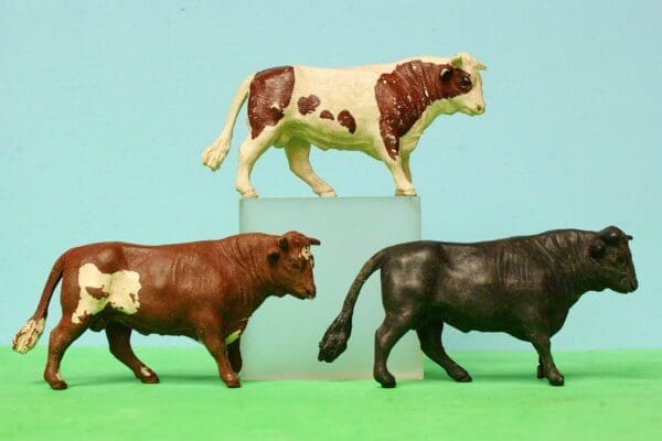 SOLD Herald Farm Animals - Set of Bulls