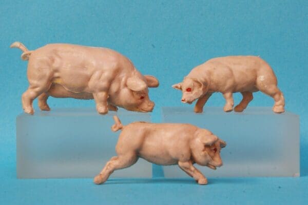 SALE! Cherilea 60mm Farm Large White Pig & Piglets