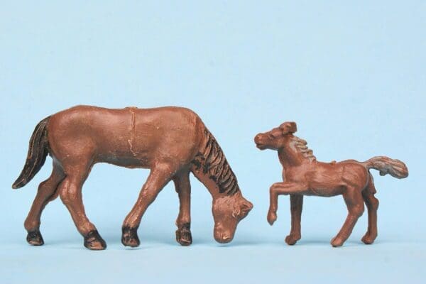 NEW! Speedwell Farm Colt and Feeding Horse- CHOCOLATE Plastic! - Image 3