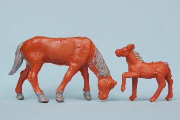 NEW! Speedwell Farm Colt and Feeding Horse- CHESTNUT Plastic!