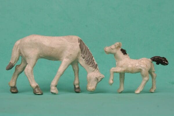 NEW! Speedwell Farm Colt and Feeding Horse - WHITE Plastic! - Image 3
