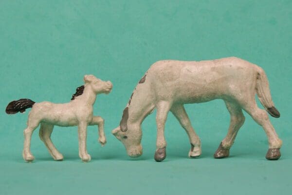 NEW! Speedwell Farm Colt and Feeding Horse - WHITE Plastic!