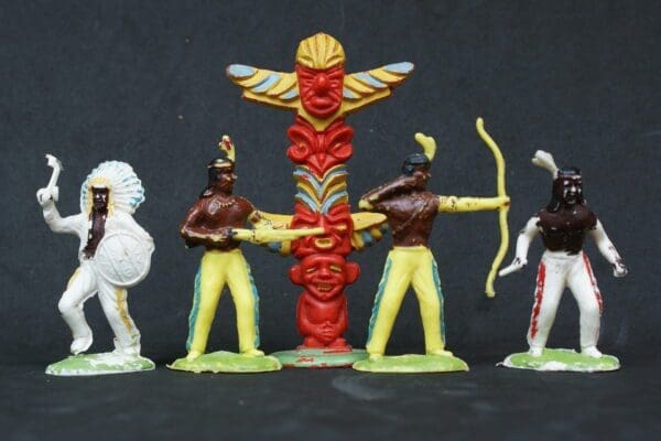 UNA Smaller Indians - Full Set (Plus Totem Pole)