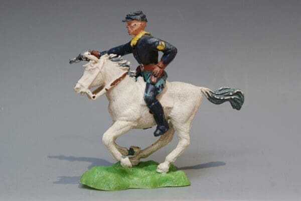 Crescent ACW Mounted Union Sergeant Firing Pistol