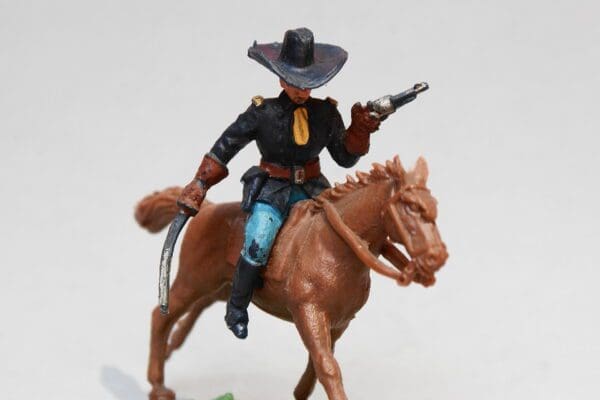 Crescent ACW Mounted Union Officer with Sword