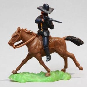 Crescent ACW Mounted Union Trooper Firing Rifle