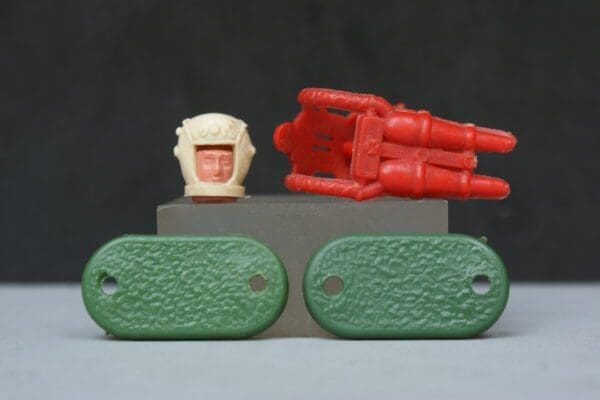 Cherilea Swoppet Spacemen - CREAM Plastic - Image 4