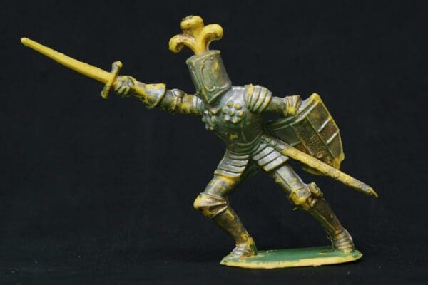 NEW! Cherilea Medieval Knight Lunging with Sword