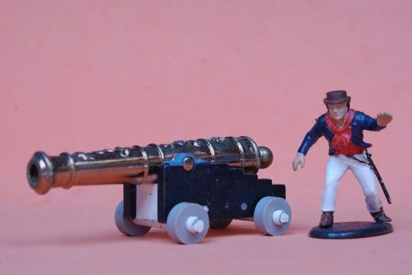 NEW! Britains 18th Century Cannon & Crew Member