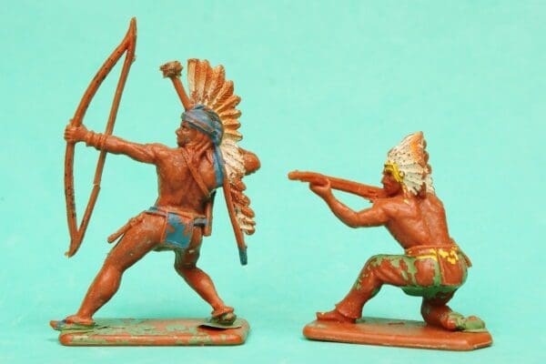 SALE! Crescent 54mm Indians - Early Spray- painted Headresses - Image 3