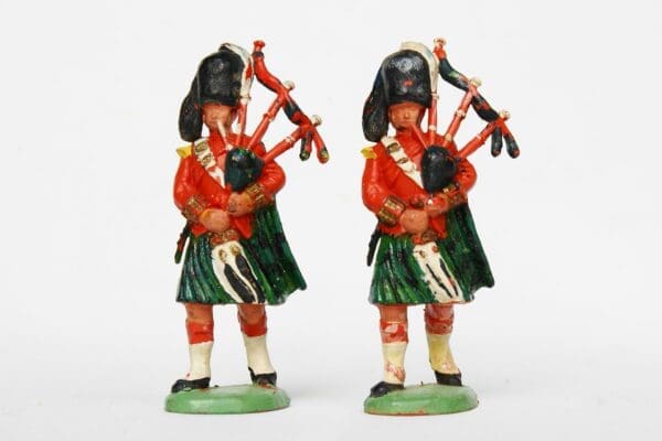 SOLD Herald Military Figures - Black Watch Pipers Marching