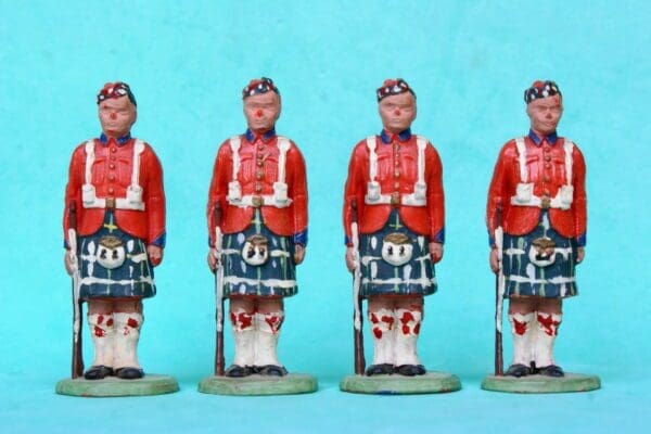 SOLD Herald Military Figures: Highlanders at Attention