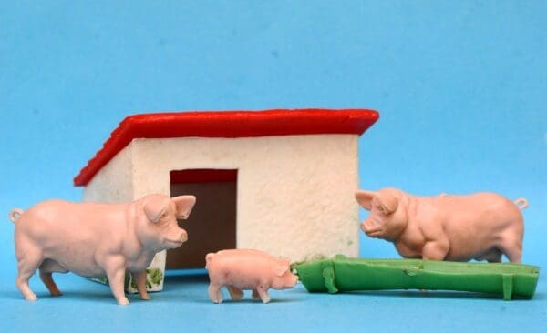B&S Farm Pigs, Piglets, Trough & FGT Pigsty *** Back in Stock ***