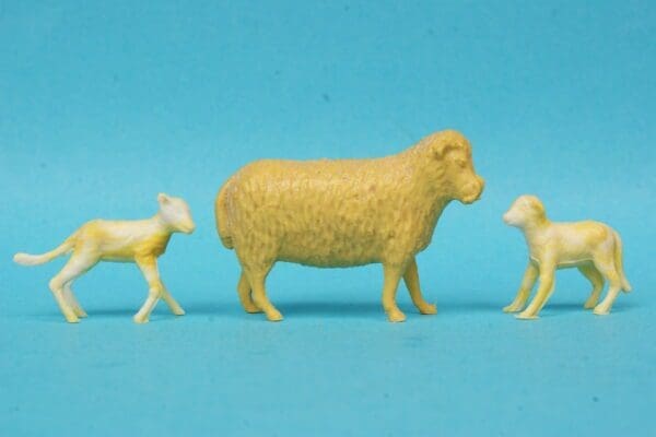 B&S Sheep & Lambs - YELLOW OCHRE Plastic *** Back in Stock ***