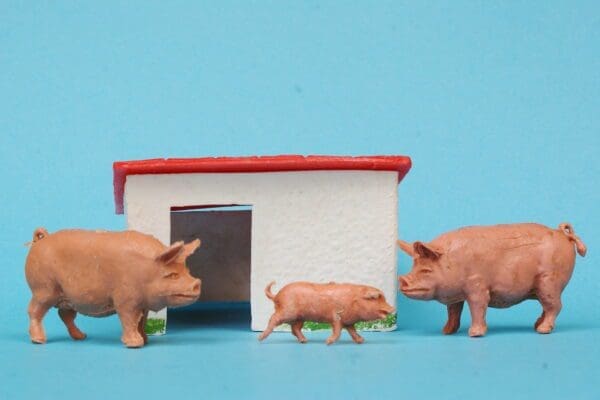 NEW! Taylor & Sons Pig Sty with Pigs and Hard to Find Piglet