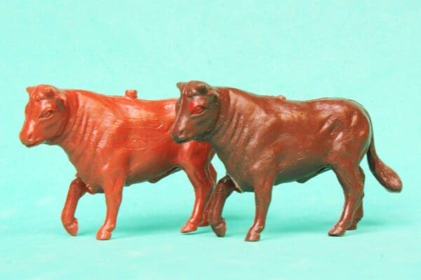 SOLD Speedwell Farmyard Bulls - Chocolate & Chestnut Plastic