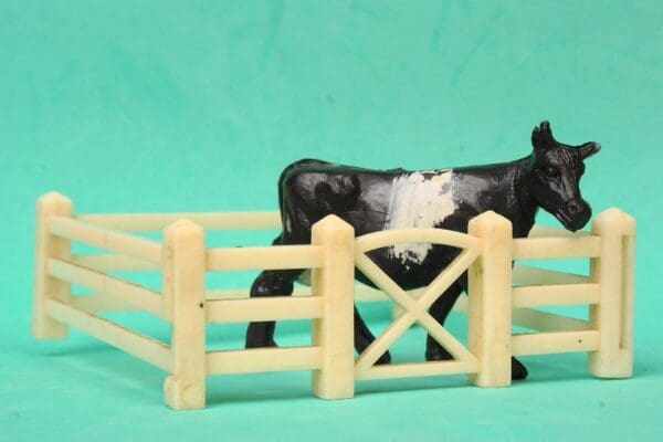 **SALE** Speedwell Farm Animal Pen & Cow