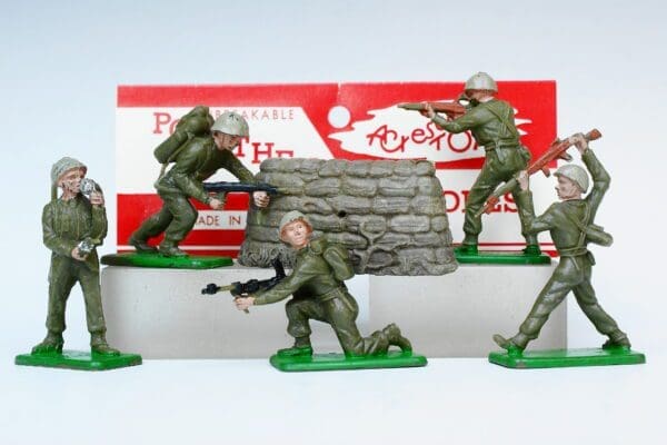 SOLD Crescent British Commandos & Gun Emplacement