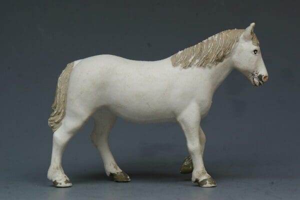 SOLD Britains Field Horse, White - Greenish-Grey Hooves