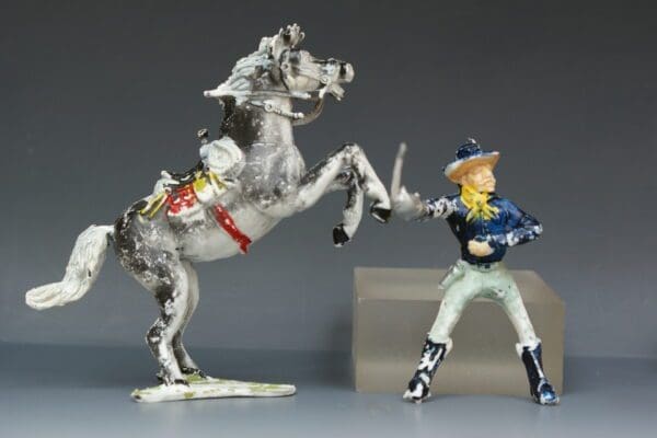 SOLD Cherilea 60mm Mounted Cavalry Officer with Sword - Image 3