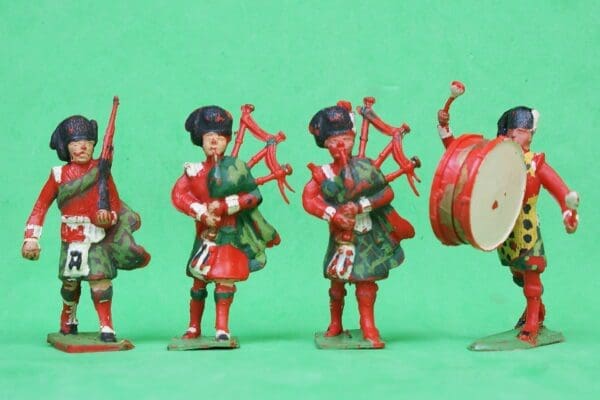 SOLD Cherilea Highland Bandsmen - 60mm scale