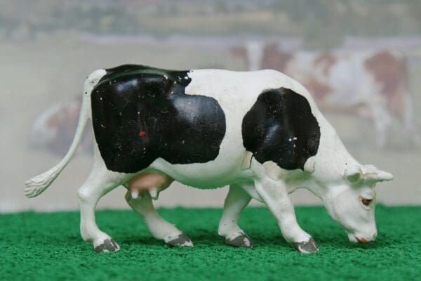 SOLD Britains Friesian Cow - SMOOTH Plastic (1958)