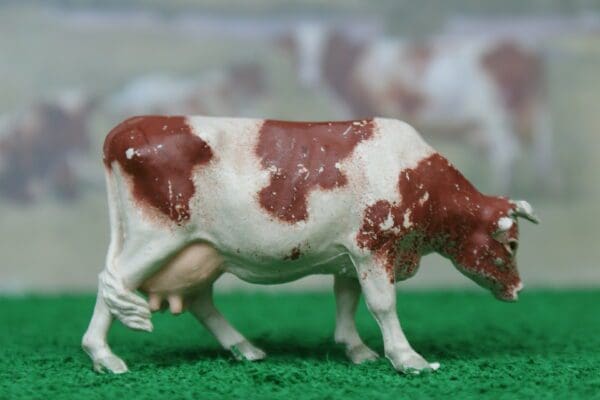 NEW! Herald Ayrshire Cow Feeding (Leg Repaired) - Image 3