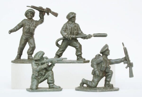 SALE! Lone Star Khaki Soldiers (Berets) - Unpainted!