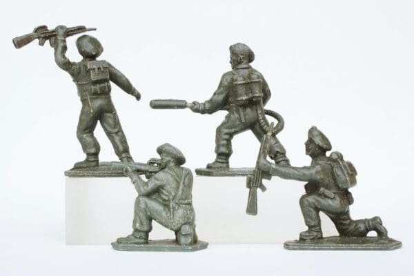 SALE! Lone Star Khaki Soldiers (Berets) - Unpainted! - Image 3