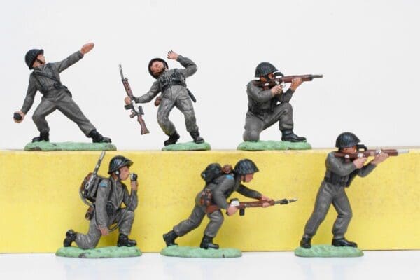 SOLD Herald Enemy Infantry Part-set Plus Box Tray