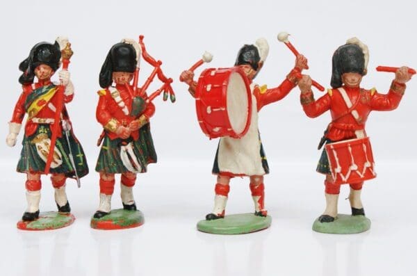 SOLD Herald Gordon Highlanders 4 Figure Set
