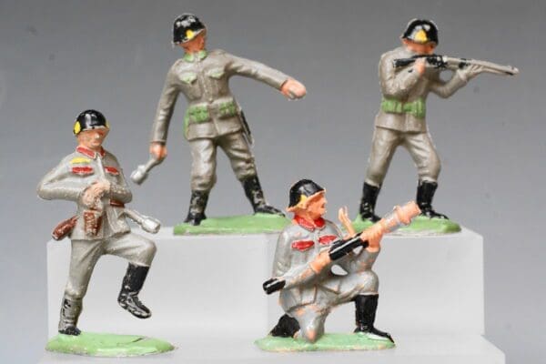 SOLD Trojan Plastic German Soldiers x 4