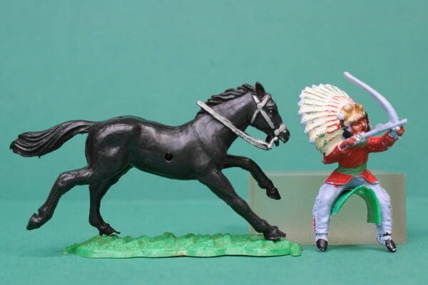Timpo Solid Plastic Native Indians - Group of 4 - Image 2