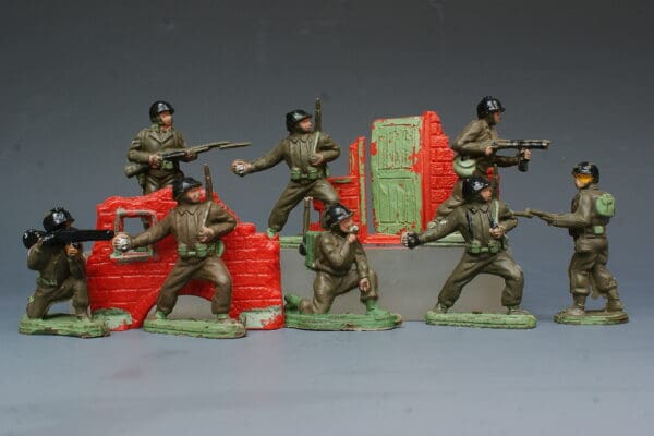 UNA Khaki Infantry (Timpo Copies) & Battlefield Accessories