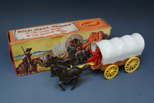 Crescent 54mm Covered Wagon with Driver & Horse Team - Boxed!