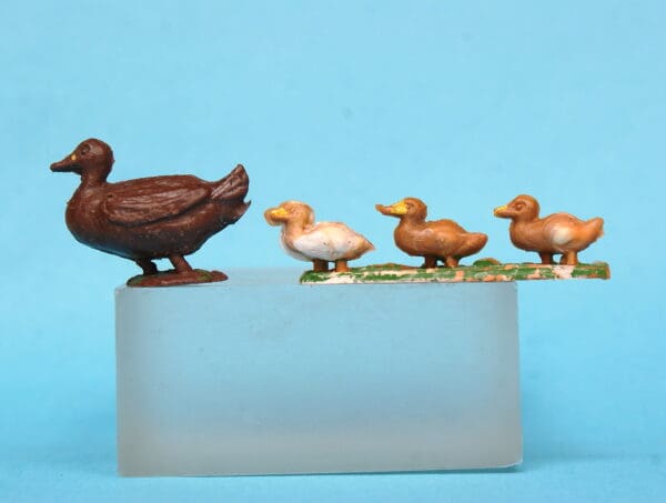Taylor & Sons Village Duck Pond & Rare BROWN Duck & Ducklings