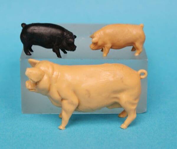 B&S Farm Series Scarce Pig, Piglets including Rare BLACK Piglet!
